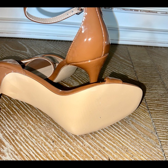 Steve Madden open toed Sandal. - Picture 3 of 3